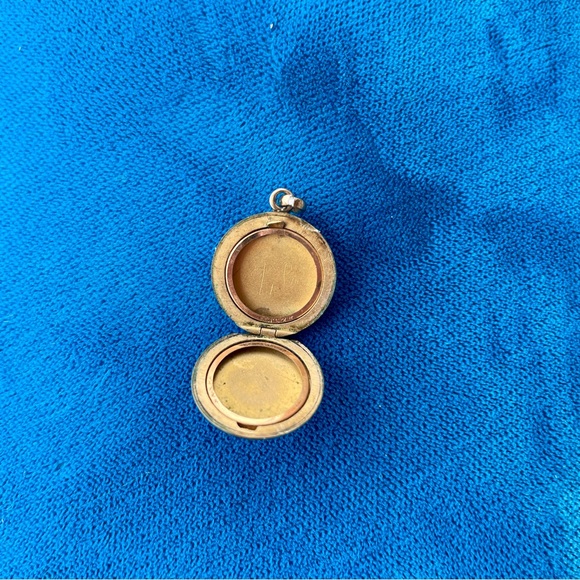 Vintage Gold-filled Locket - Picture 6 of 6